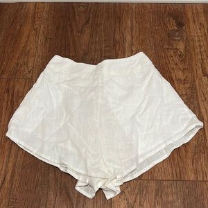 Showpo. Size 0 white linen shorts